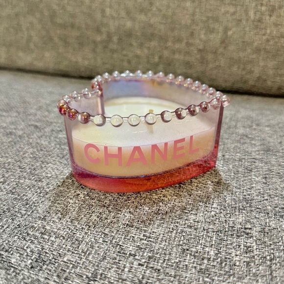 ❗️LAST FEW❗️ CHANEL Pink and White Heart Candle - Picture 2 of 7